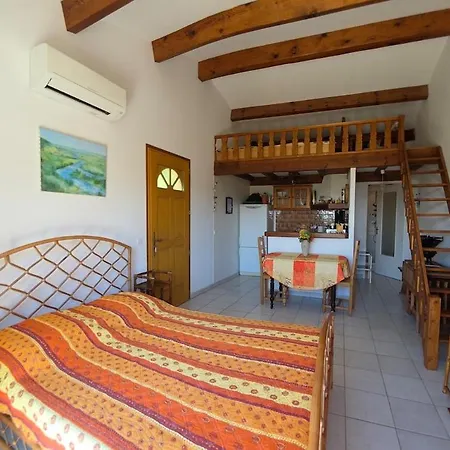 Cosy 300m De La